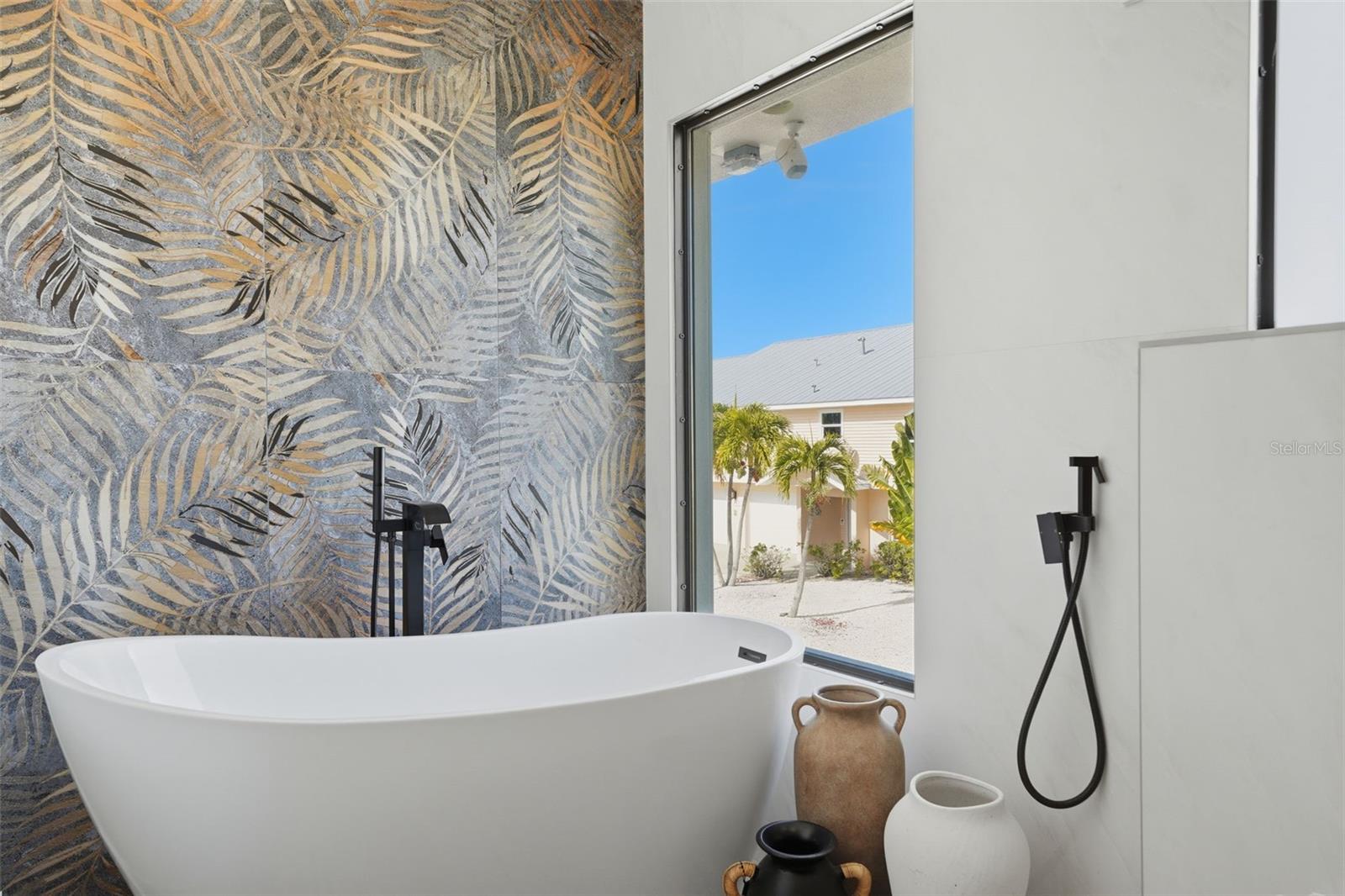 Image 43 of 93 For 2795 Beach Road B