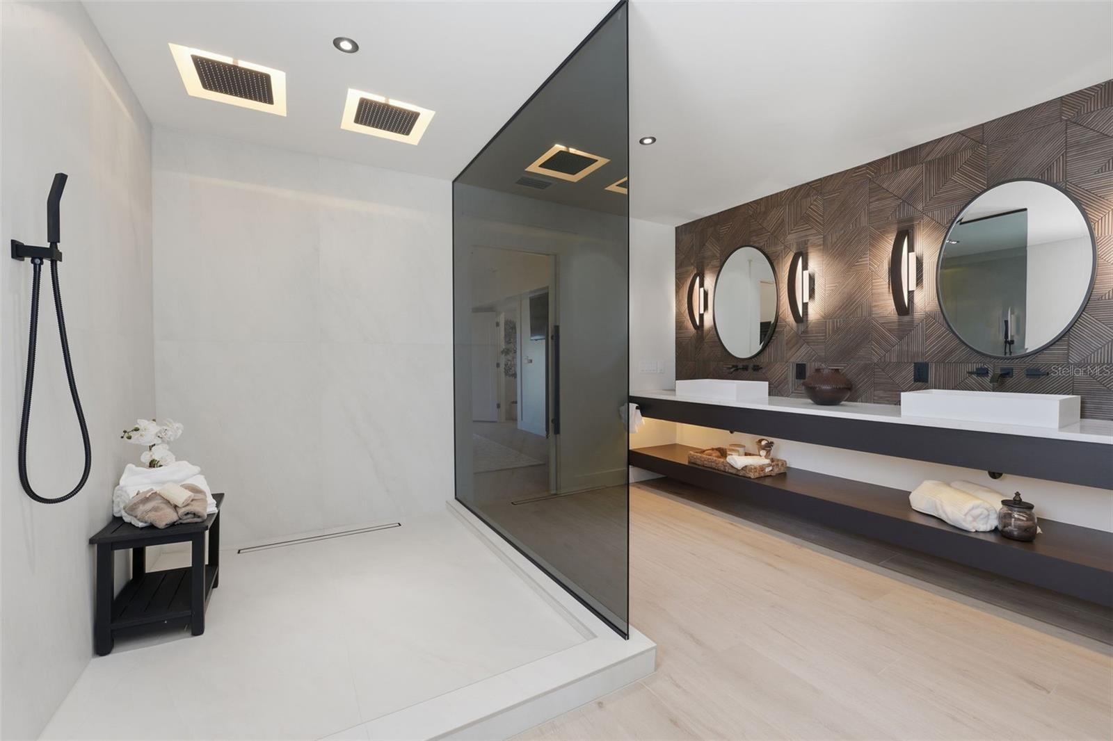 Image 44 of 93 For 2795 Beach Road B