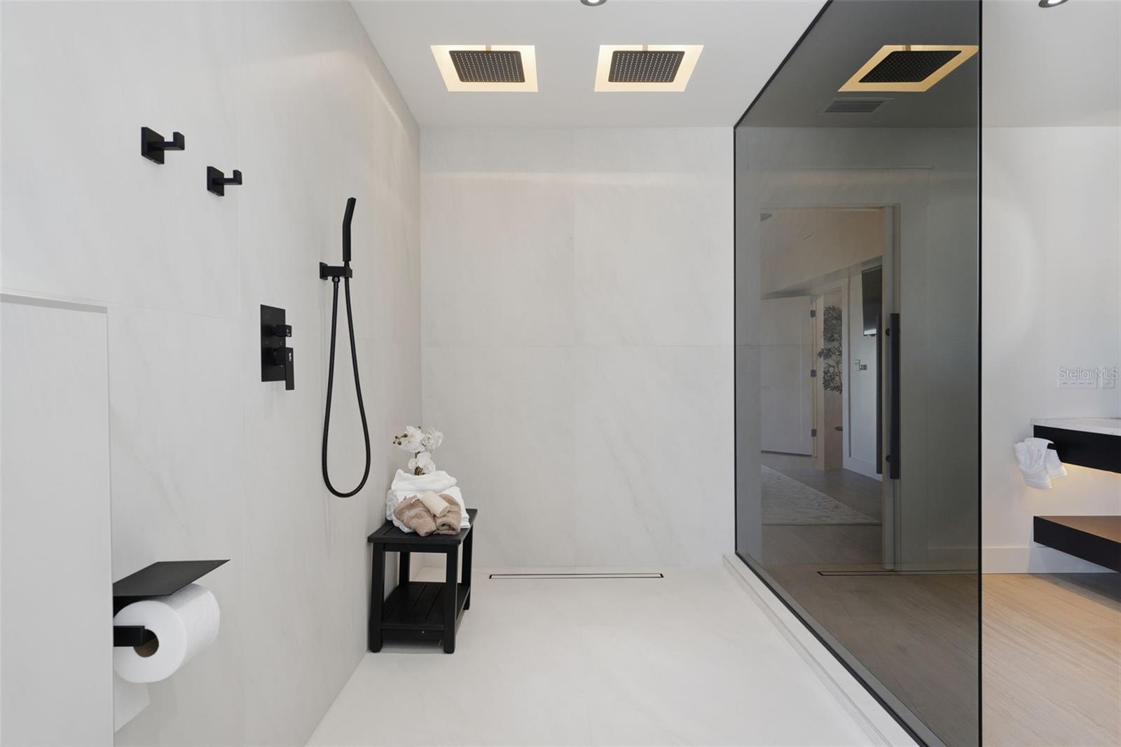 Image 45 of 93 For 2795 Beach Road B