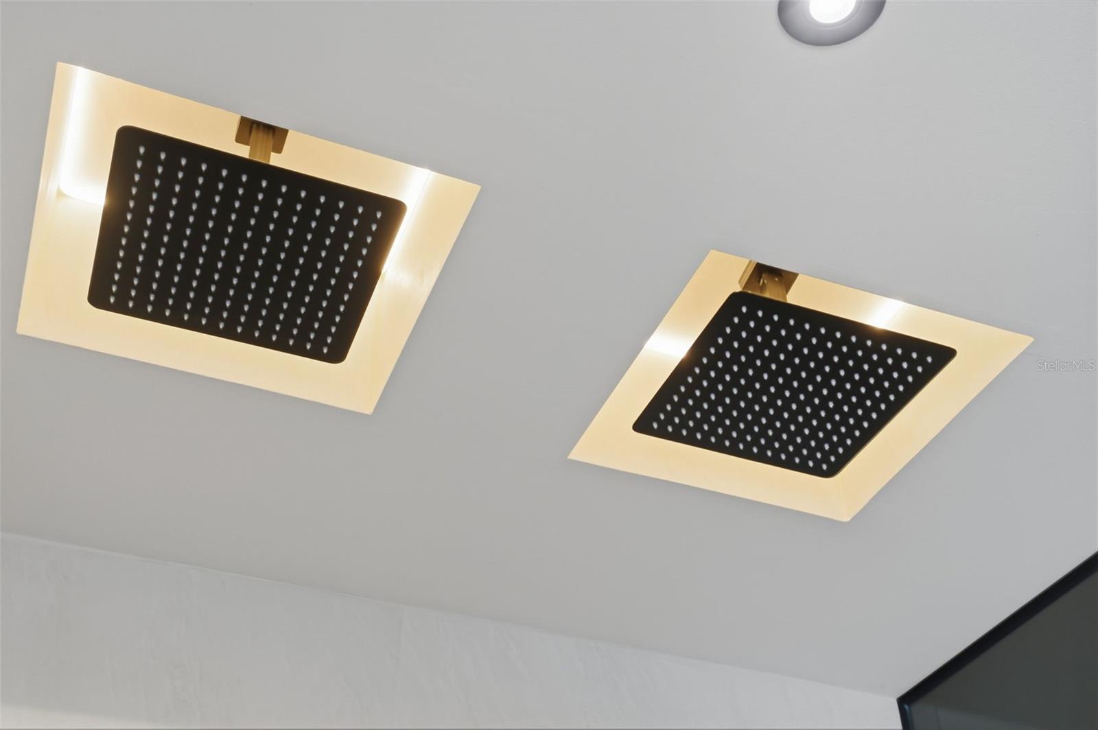 Image 46 of 93 For 2795 Beach Road B