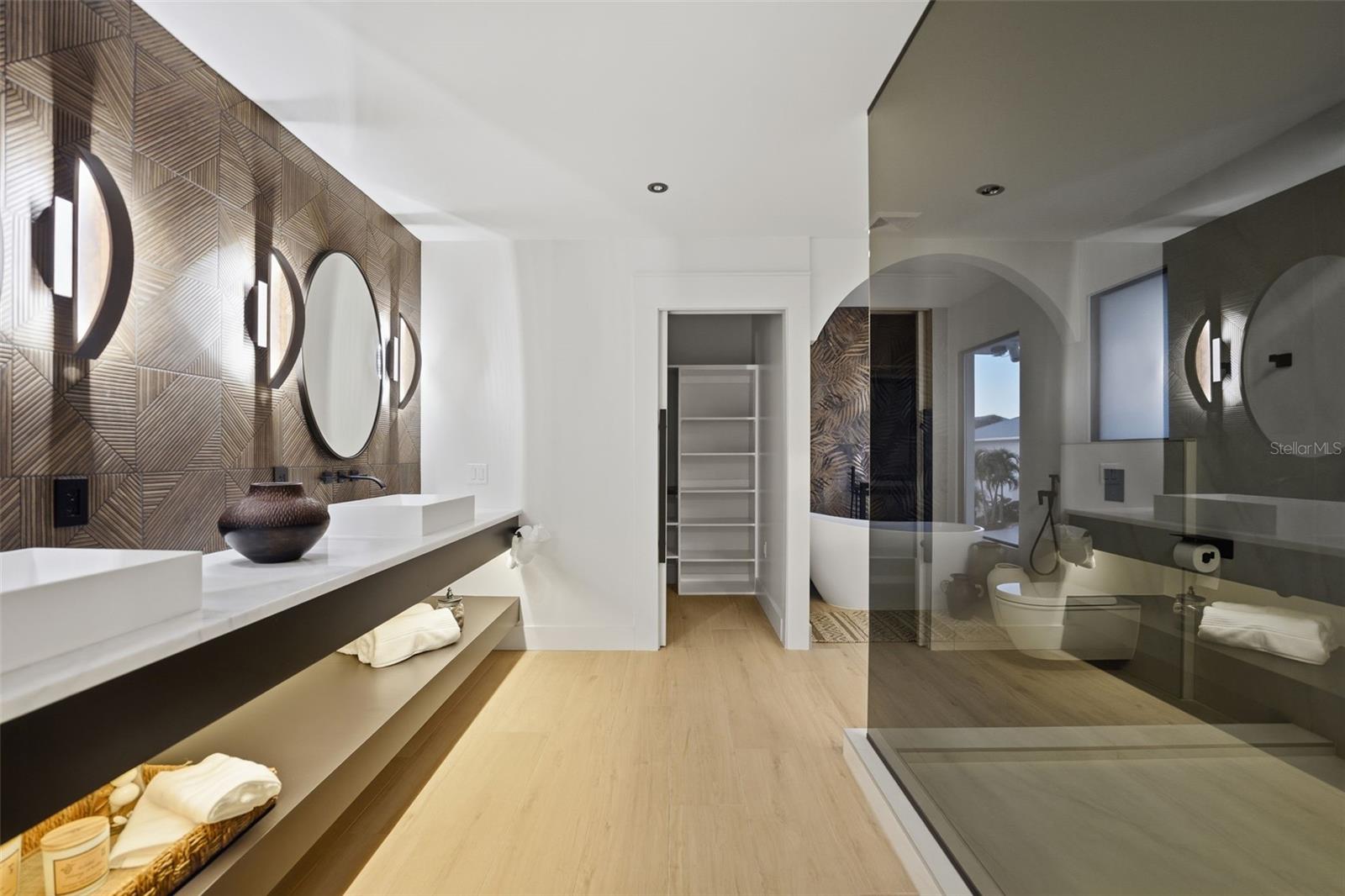 Image 47 of 93 For 2795 Beach Road B