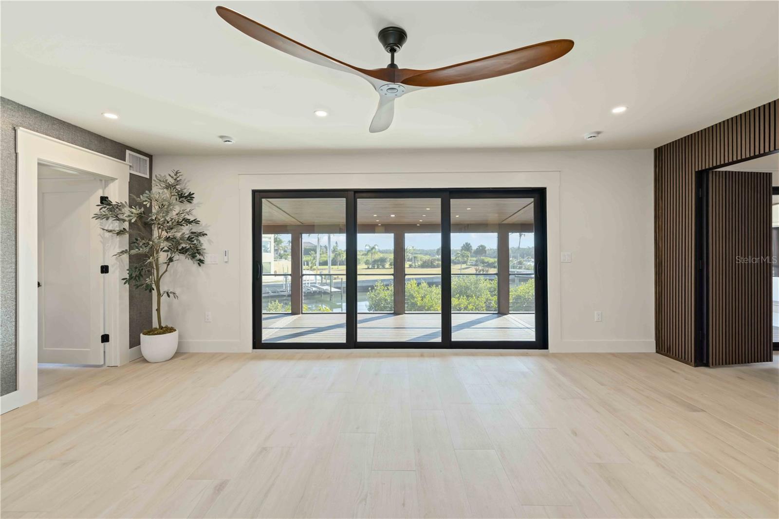 Image 5 of 93 For 2795 Beach Road B