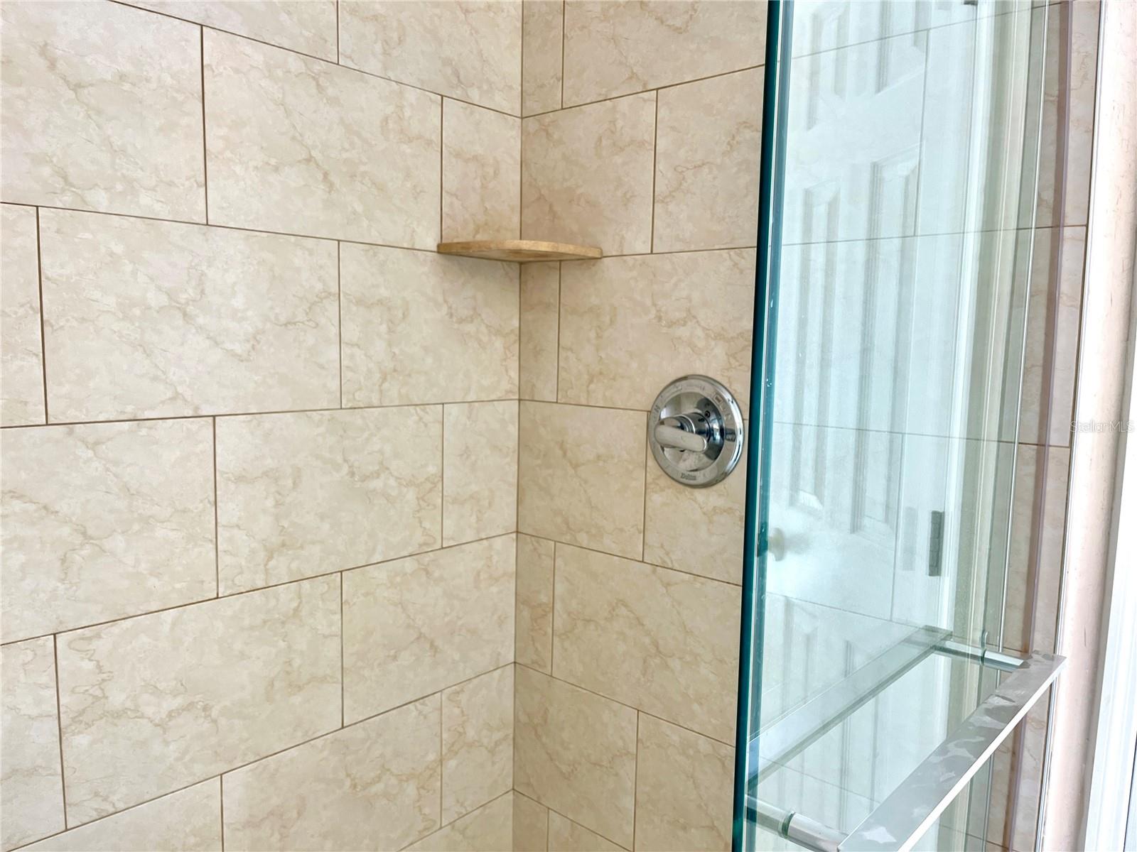 Listing photo id 12 for 117 Angol Street