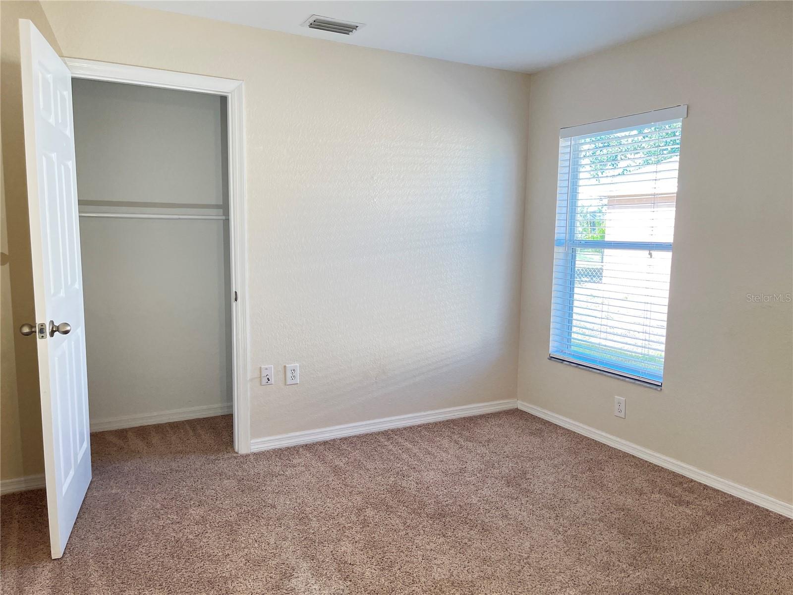 Listing photo id 34 for 117 Angol Street