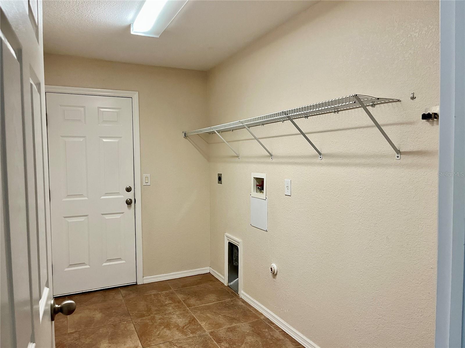 Listing photo id 41 for 117 Angol Street