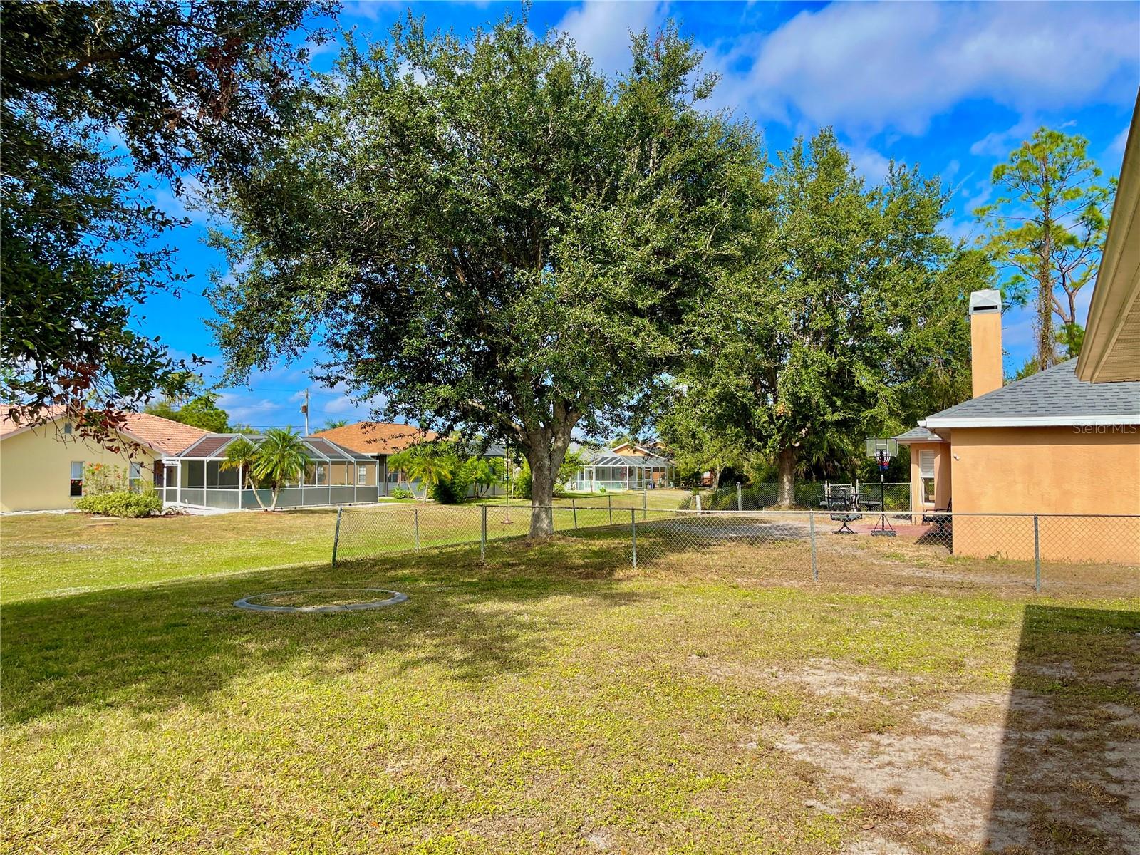 Listing photo id 42 for 117 Angol Street