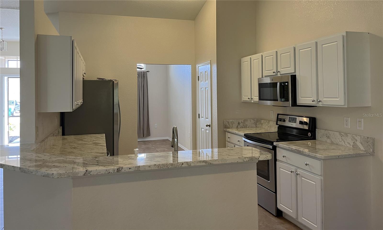 Listing photo id 7 for 117 Angol Street