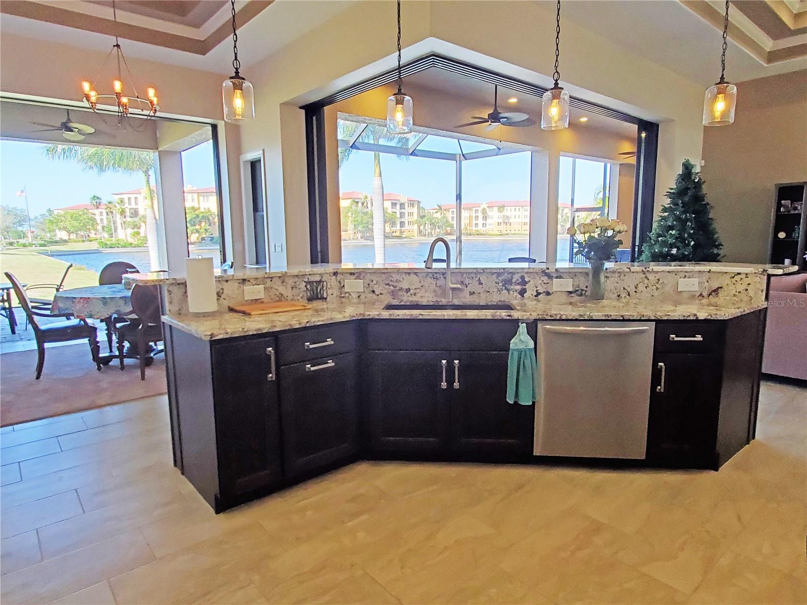 Image 12 of 52 For 185 Colony Point Dr.