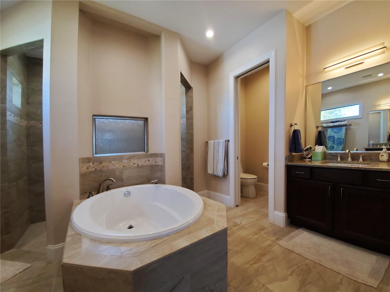 Image 15 of 52 For 185 Colony Point Dr.