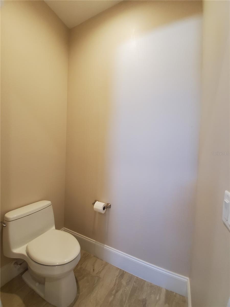 Image 17 of 52 For 185 Colony Point Dr.