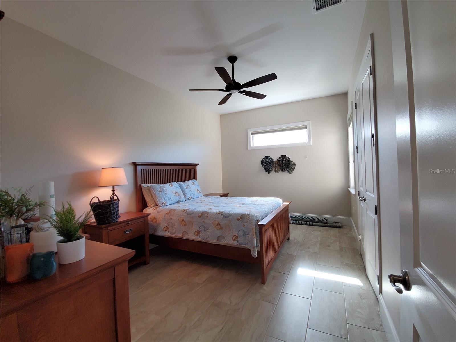 Image 22 of 52 For 185 Colony Point Dr.