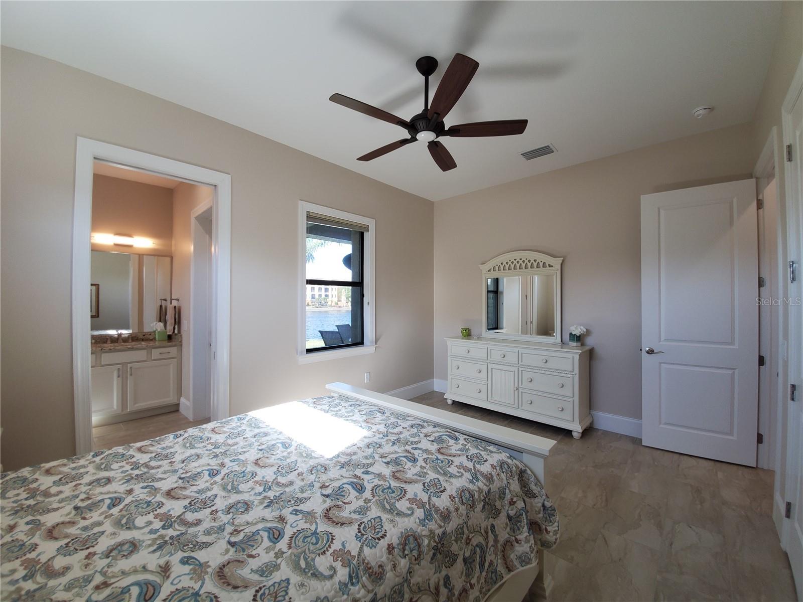 Image 24 of 52 For 185 Colony Point Dr.