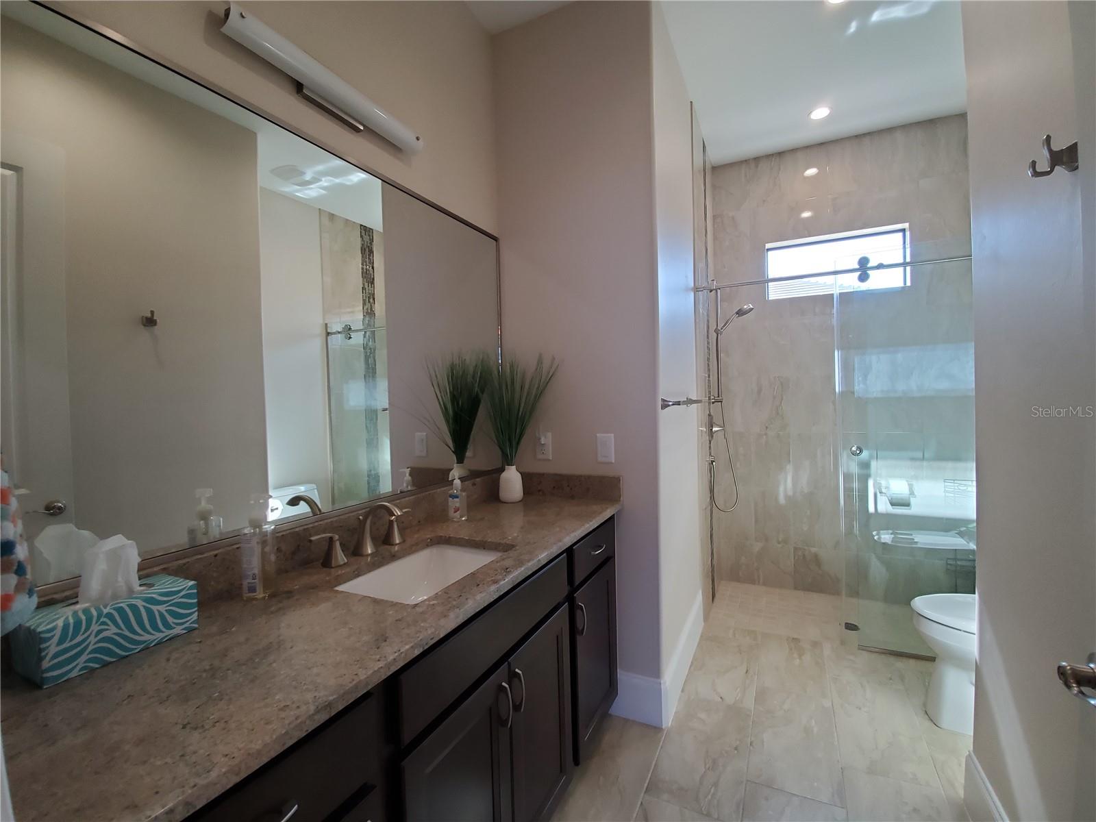 Image 27 of 52 For 185 Colony Point Dr.