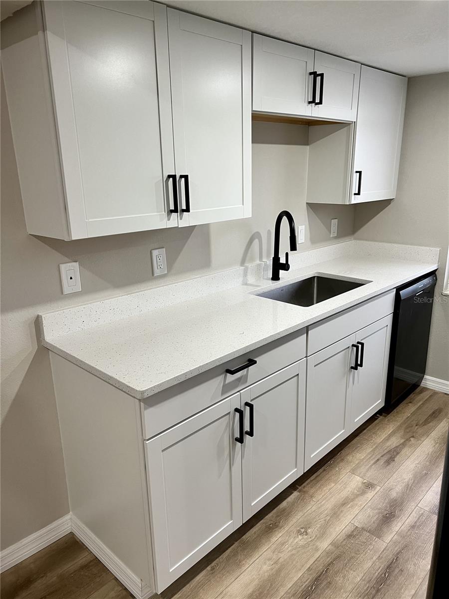 Image 10 of 35 For 146 Boundary Boulevard B202