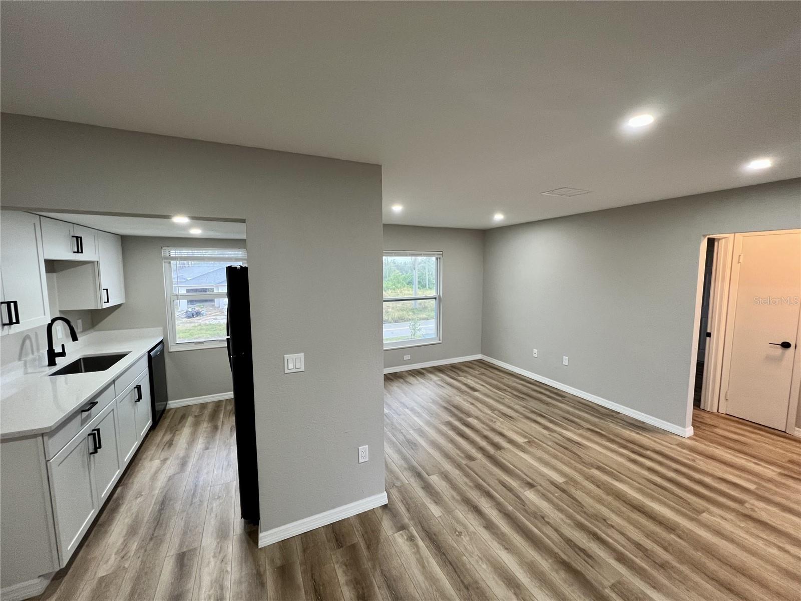 Image 12 of 35 For 146 Boundary Boulevard B202