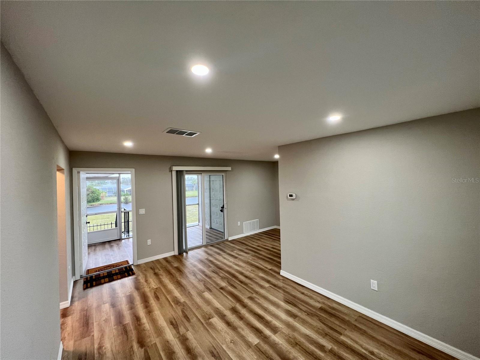 Image 15 of 35 For 146 Boundary Boulevard B202