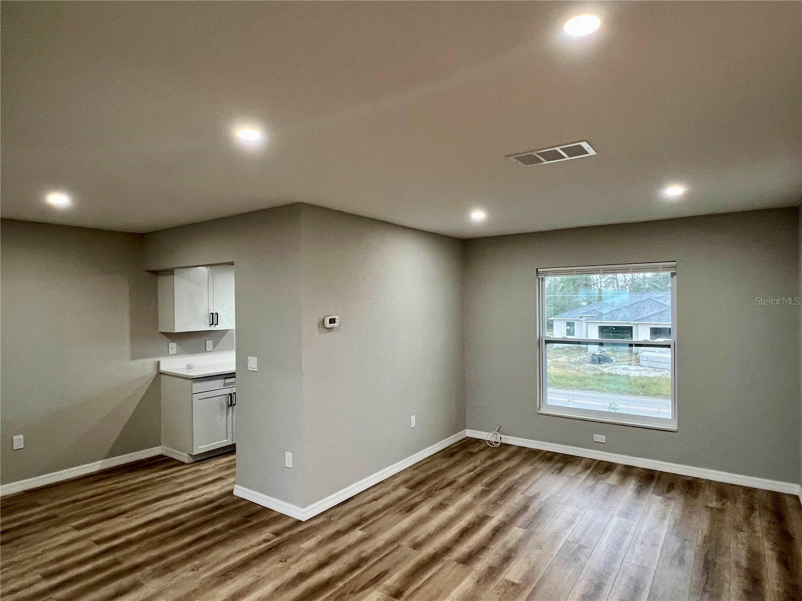 Image 7 of 35 For 146 Boundary Boulevard B202