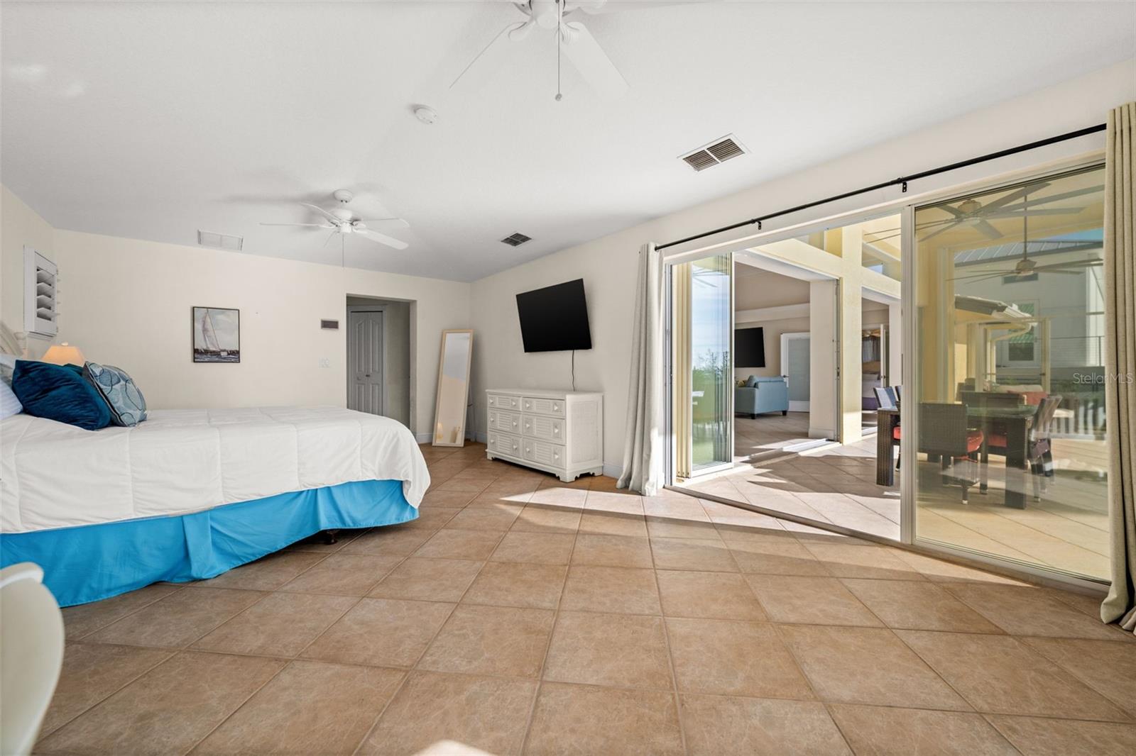 Image 20 of 50 For 264 Bayshore Drive