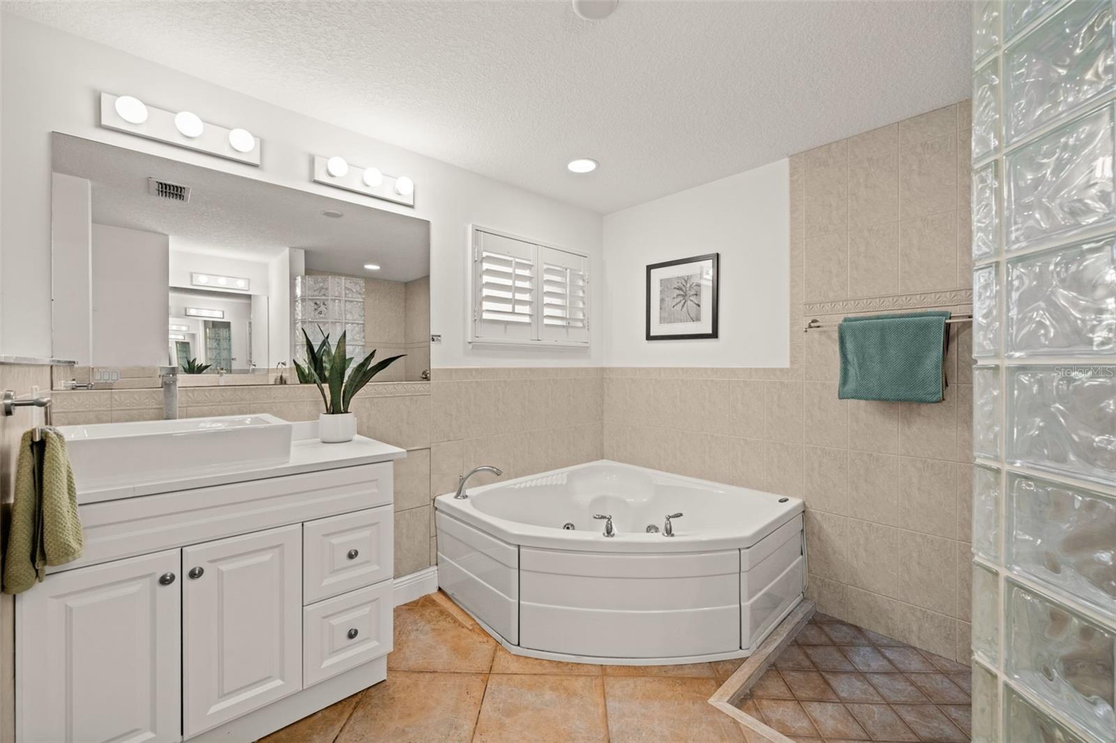 Image 24 of 50 For 264 Bayshore Drive