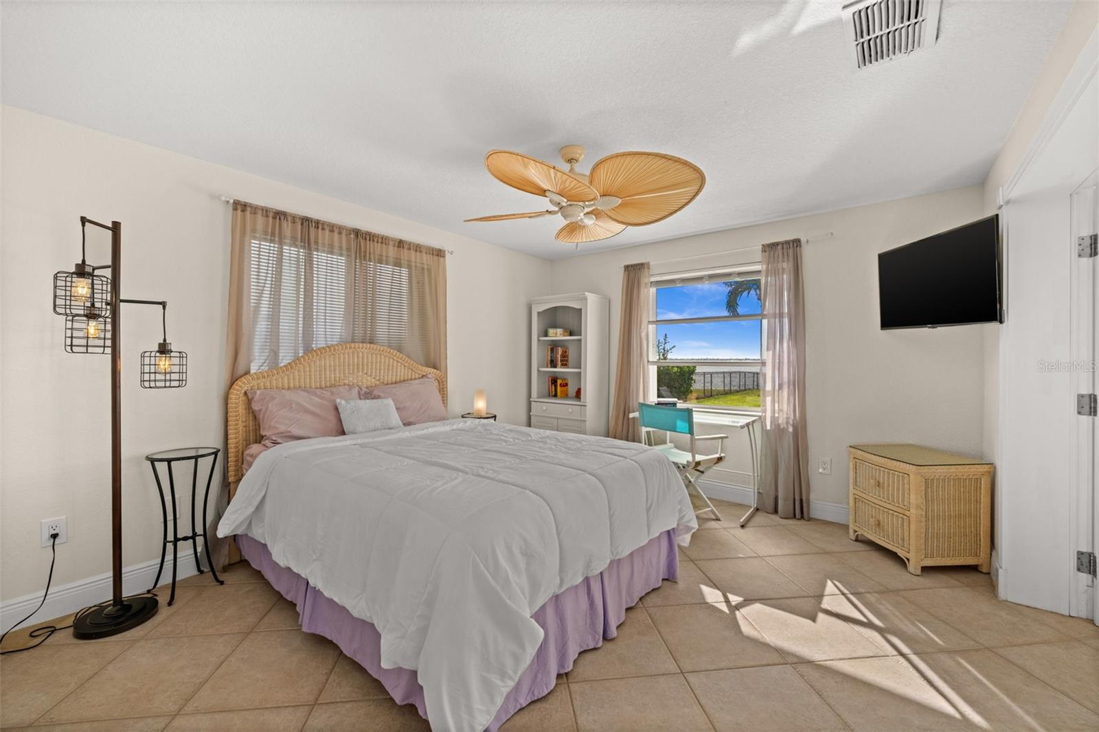 Image 26 of 50 For 264 Bayshore Drive