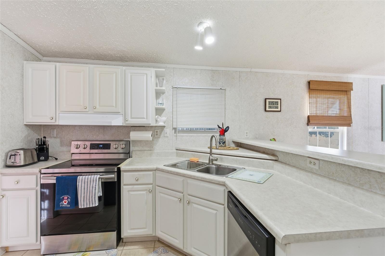 Image 10 of 27 For 25163 Marion Avenue 13