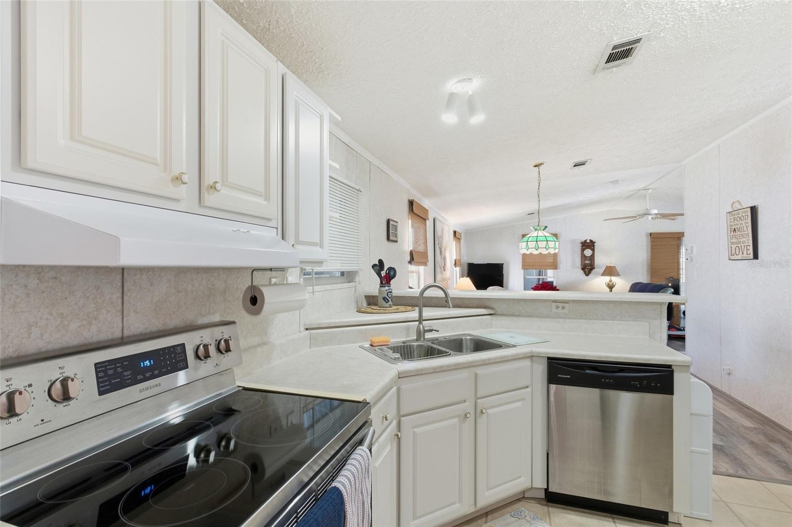 Image 11 of 27 For 25163 Marion Avenue 13