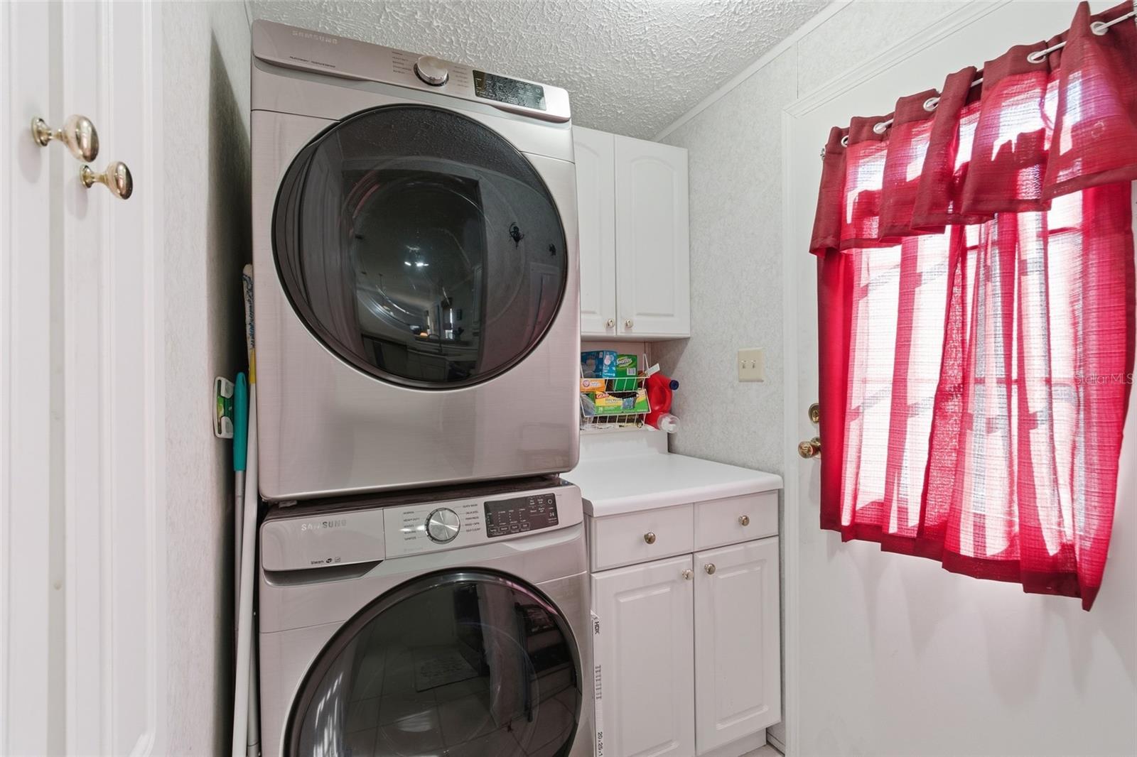 Image 21 of 27 For 25163 Marion Avenue 13