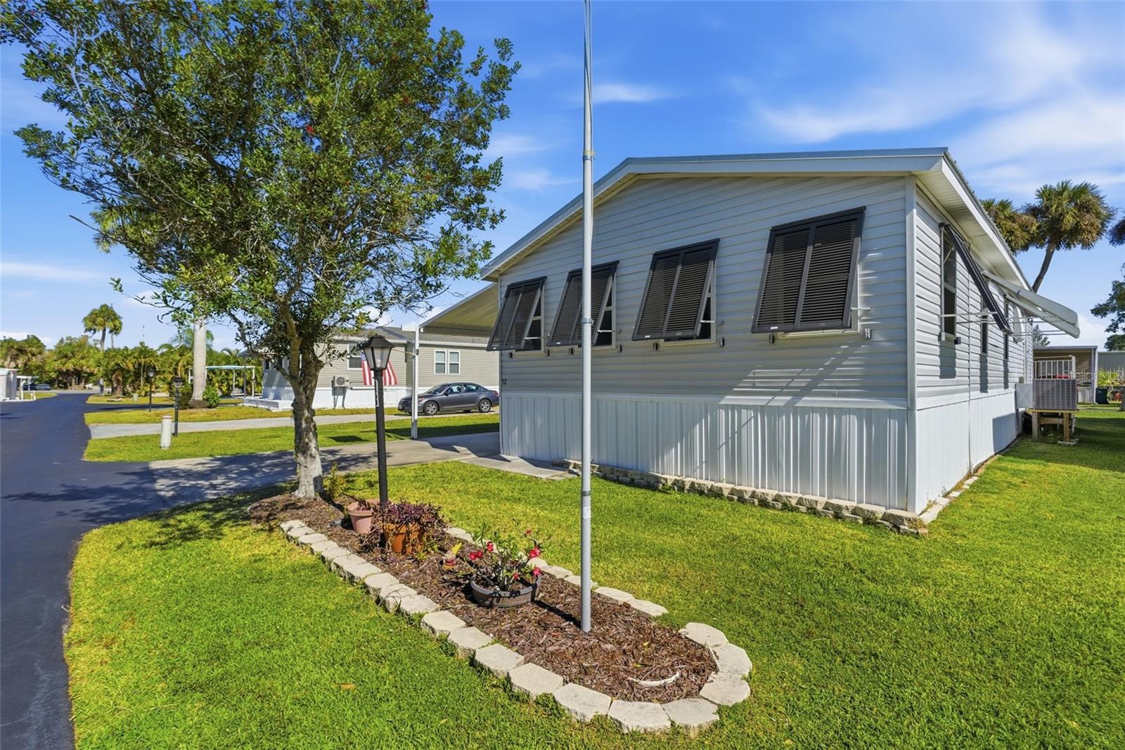 Image 23 of 27 For 25163 Marion Avenue 13