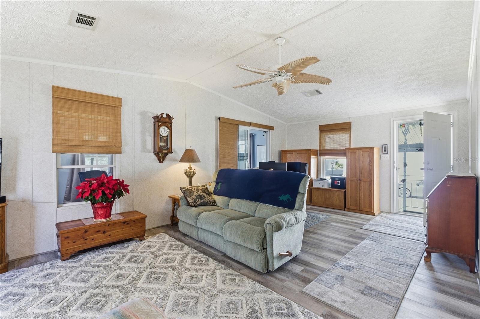 Image 5 of 27 For 25163 Marion Avenue 13