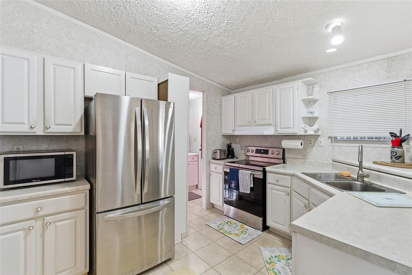 Image 9 of 27 For 25163 Marion Avenue 13