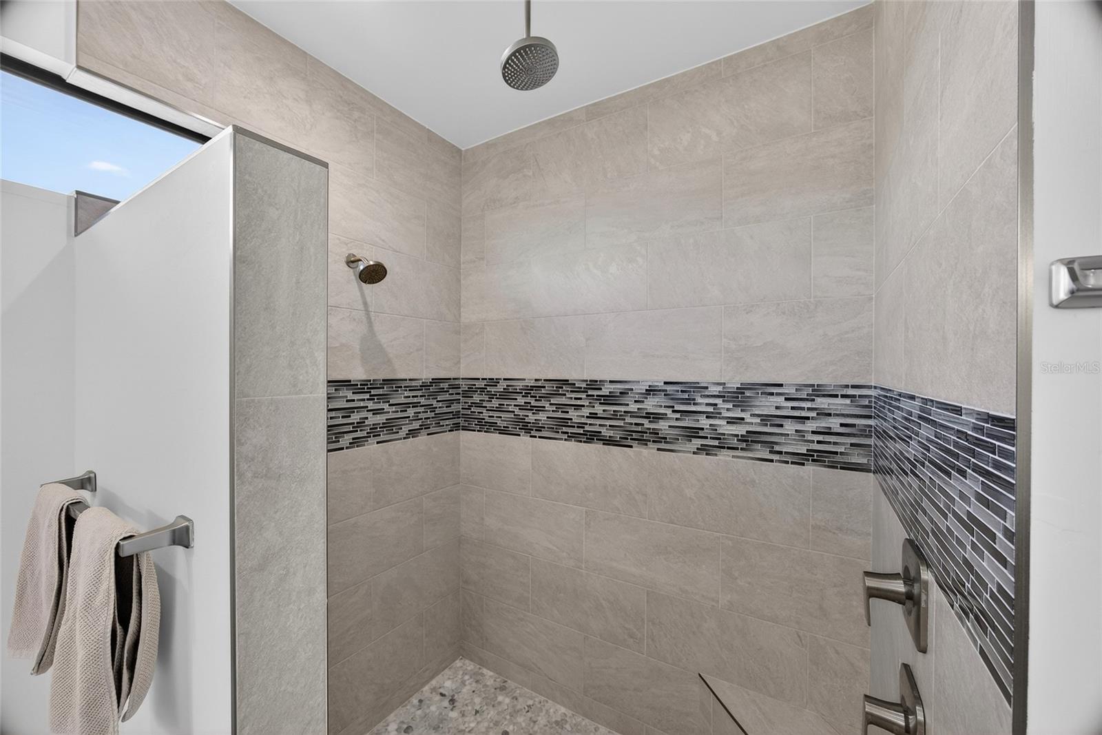 Image 18 of 38 For 2817 41st Avenue