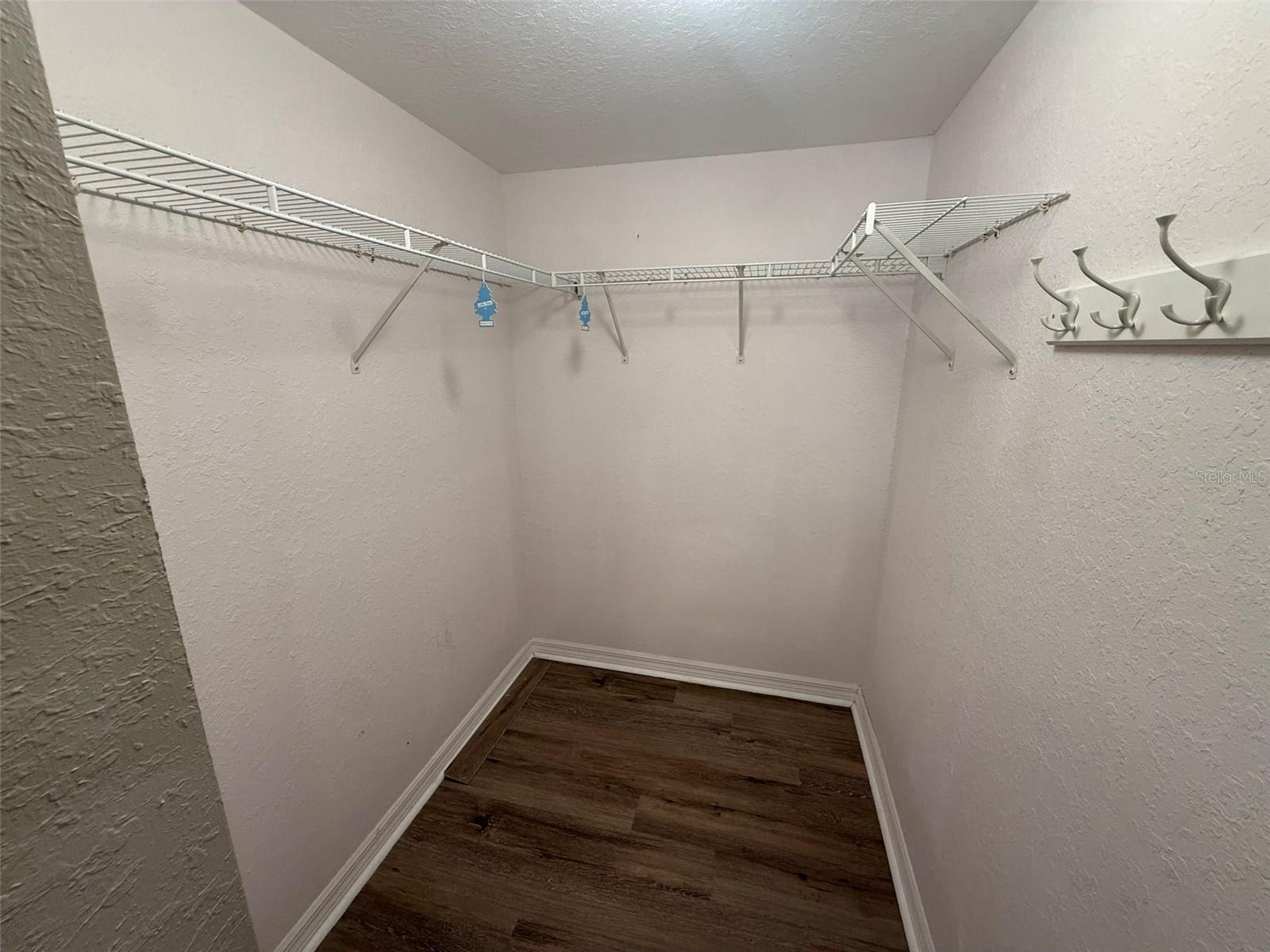 Image 11 of 22 For 175 Kings Highway 228