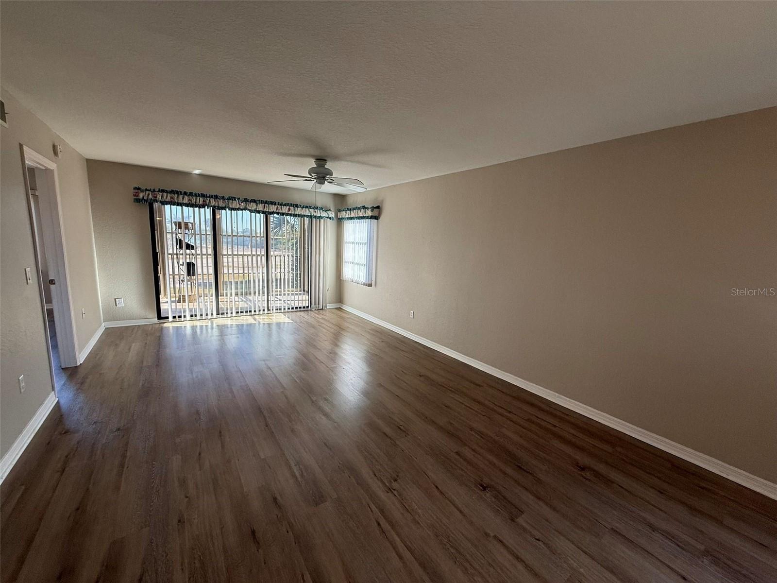 Image 4 of 22 For 175 Kings Highway 228