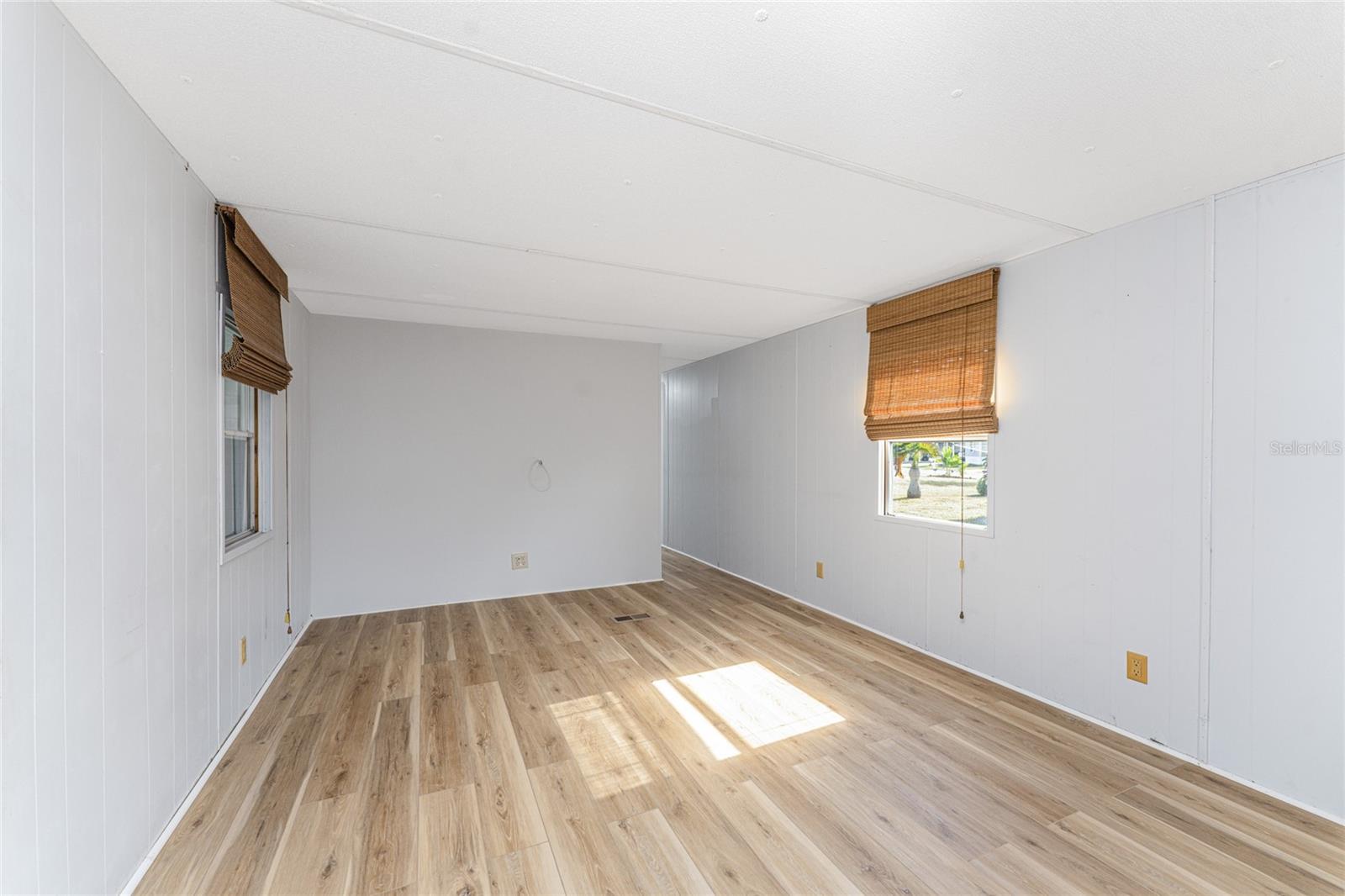 Image 10 of 39 For 7412 Beckley Street