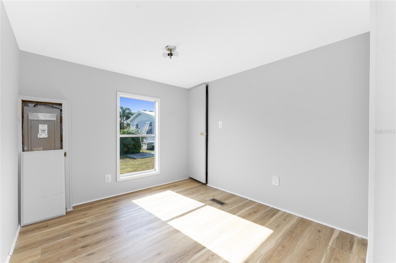 Image 14 of 39 For 7412 Beckley Street