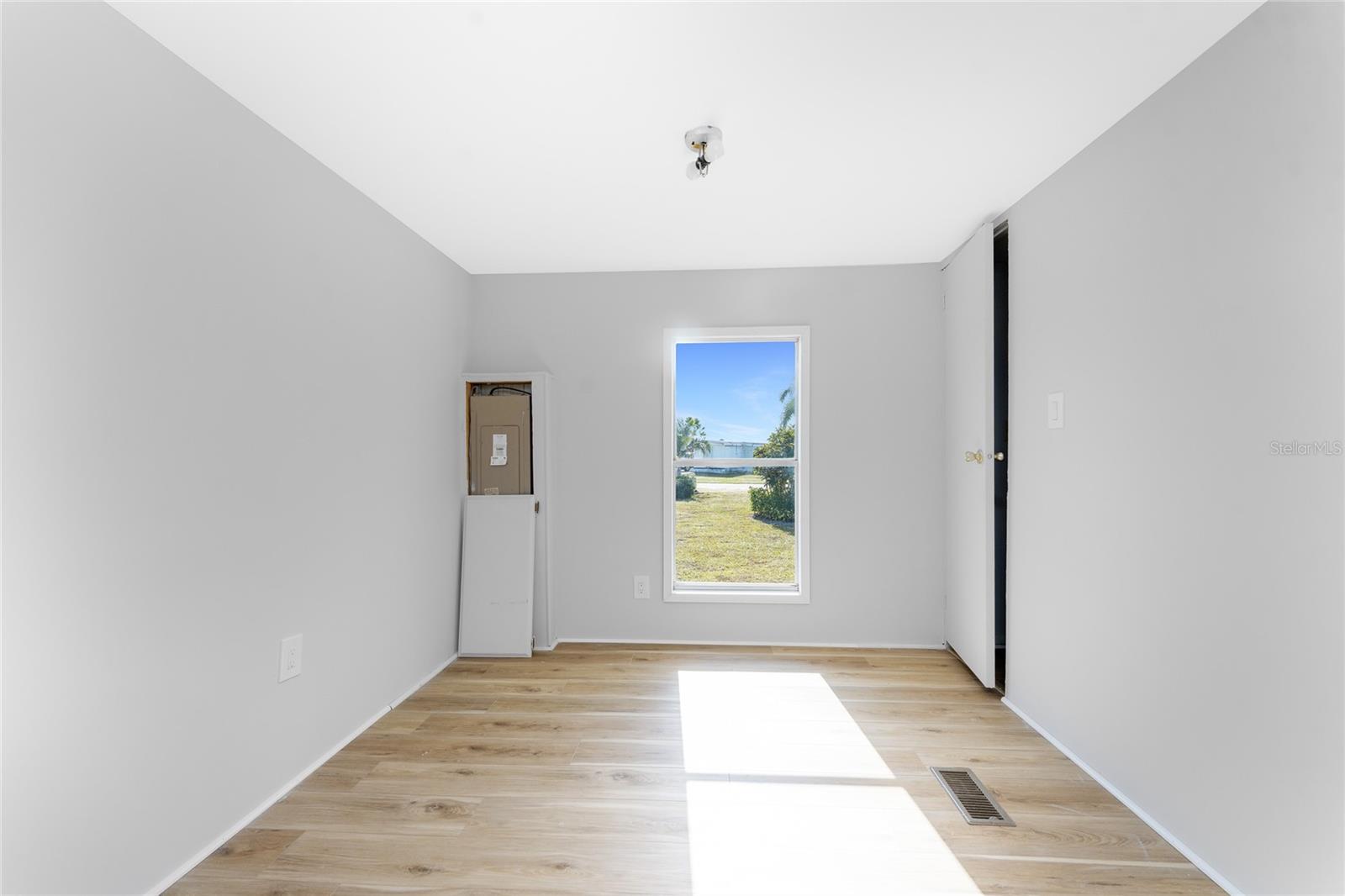 Image 15 of 39 For 7412 Beckley Street