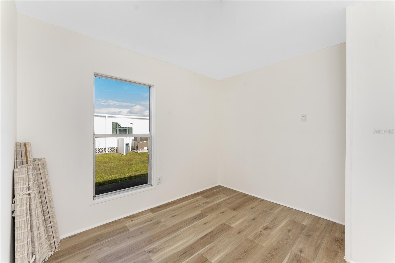 Image 18 of 39 For 7412 Beckley Street