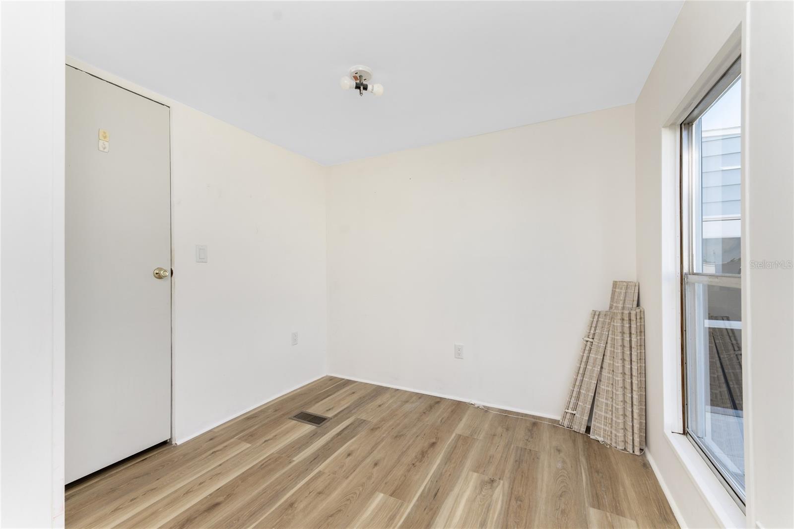 Image 19 of 39 For 7412 Beckley Street