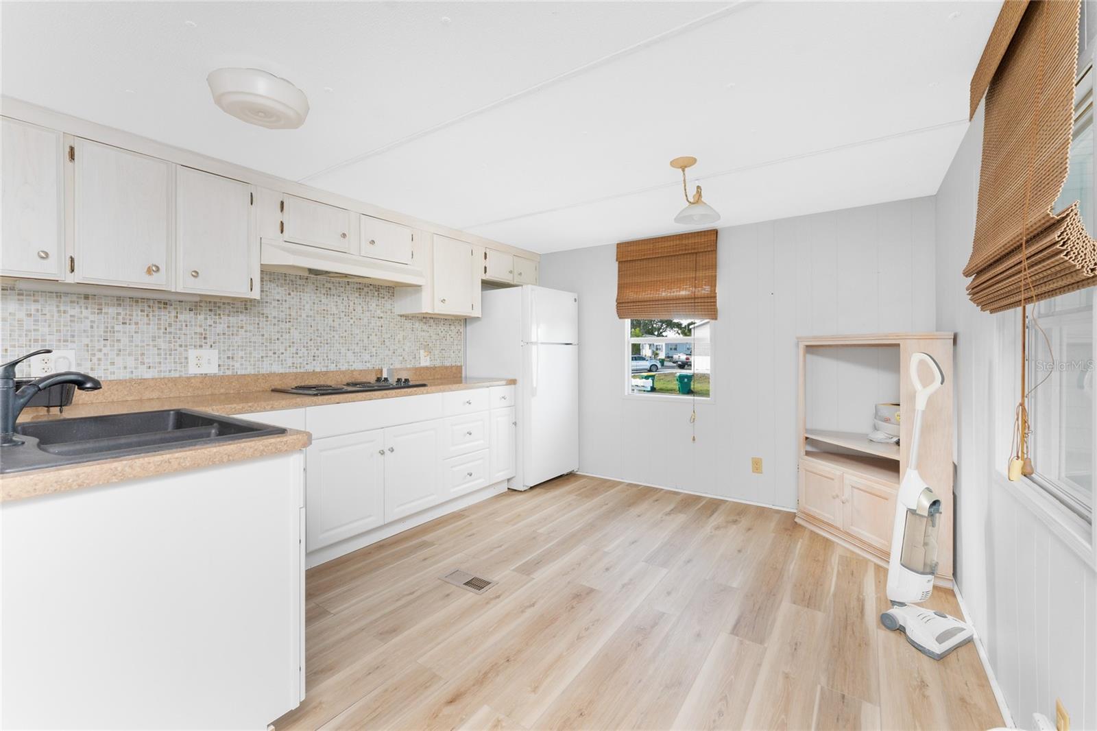 Image 4 of 39 For 7412 Beckley Street