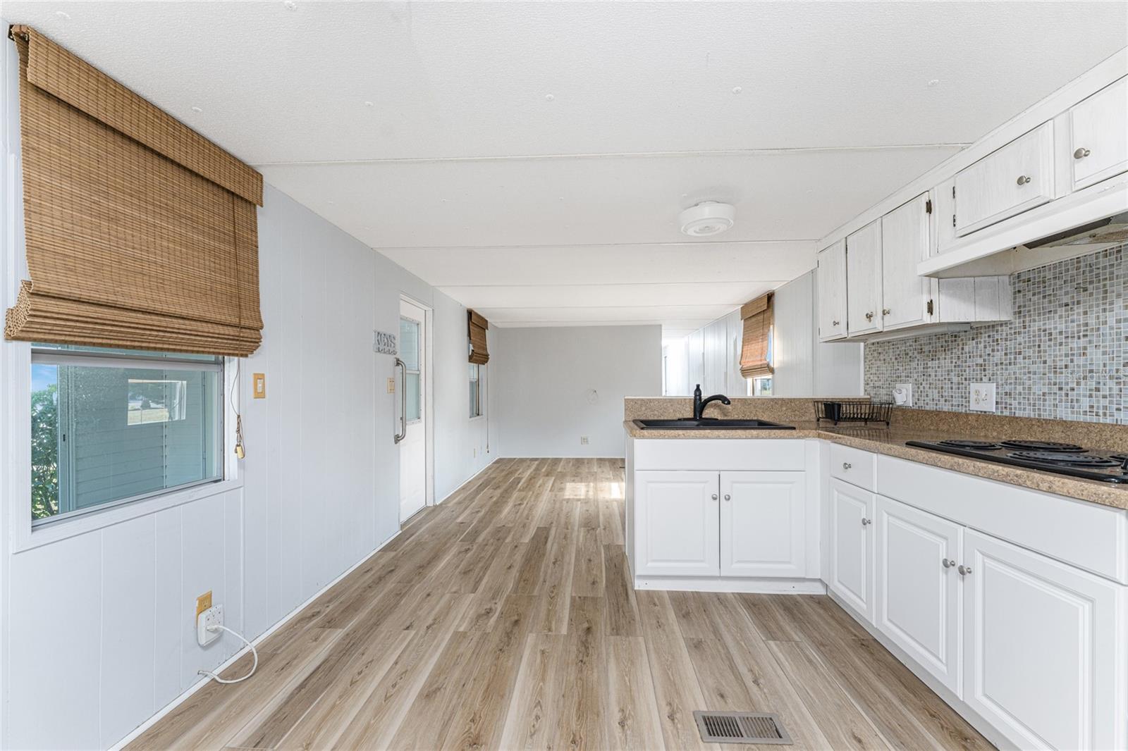 Image 6 of 39 For 7412 Beckley Street