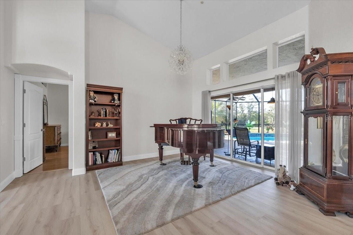 Image 11 of 90 For 8553 Aviary Road