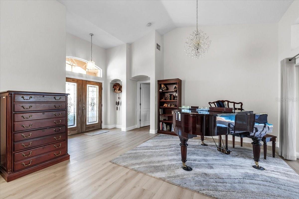 Image 12 of 90 For 8553 Aviary Road