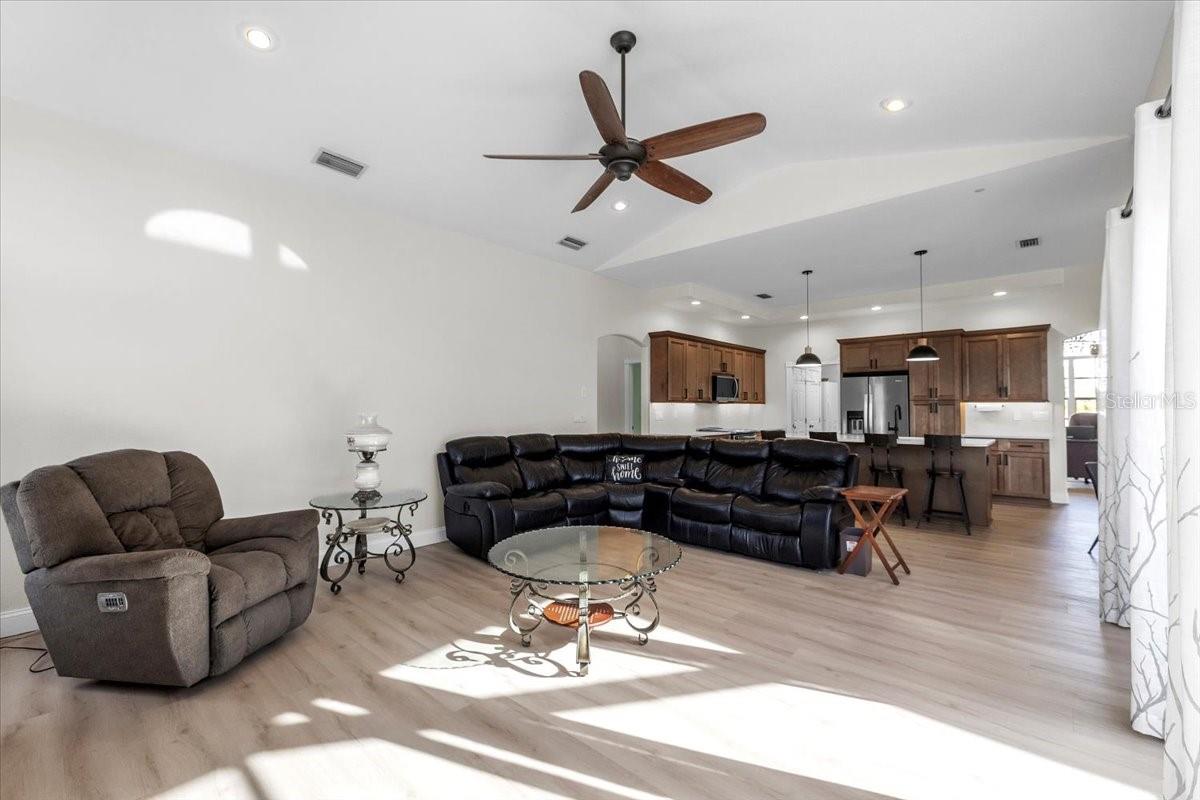 Image 19 of 90 For 8553 Aviary Road