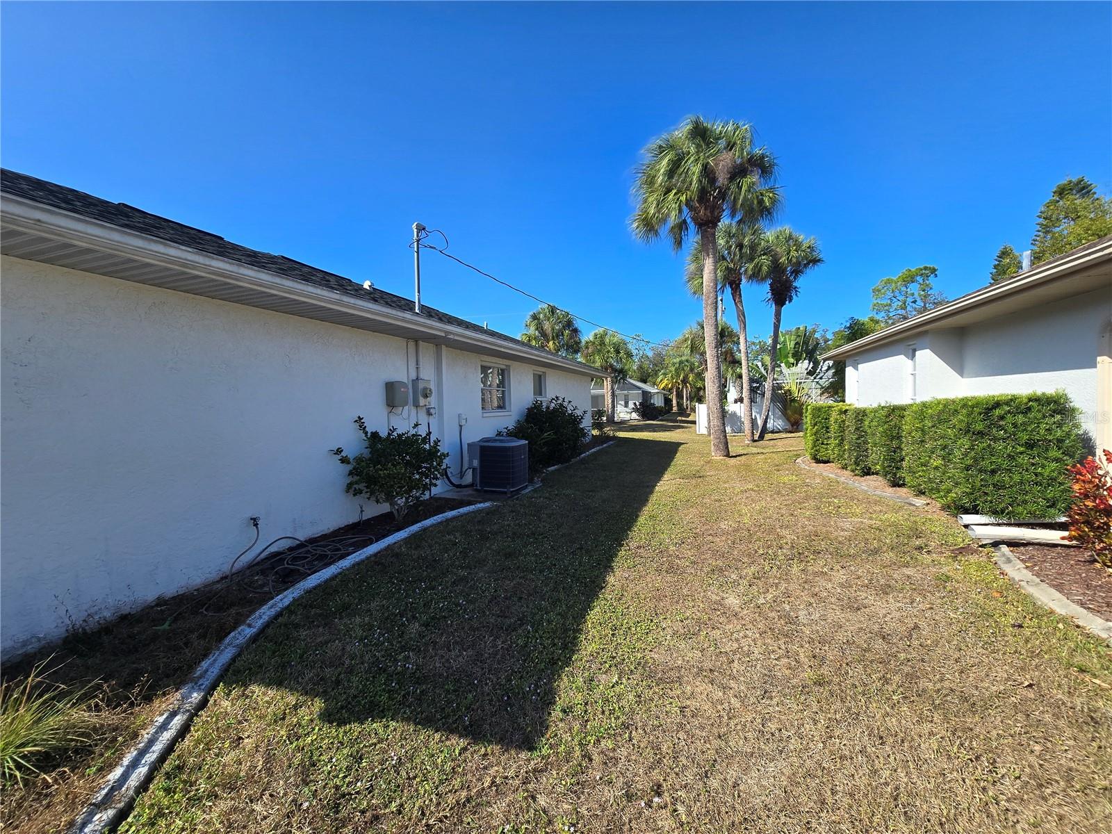 Image 24 of 27 For 4753 Salford Boulevard