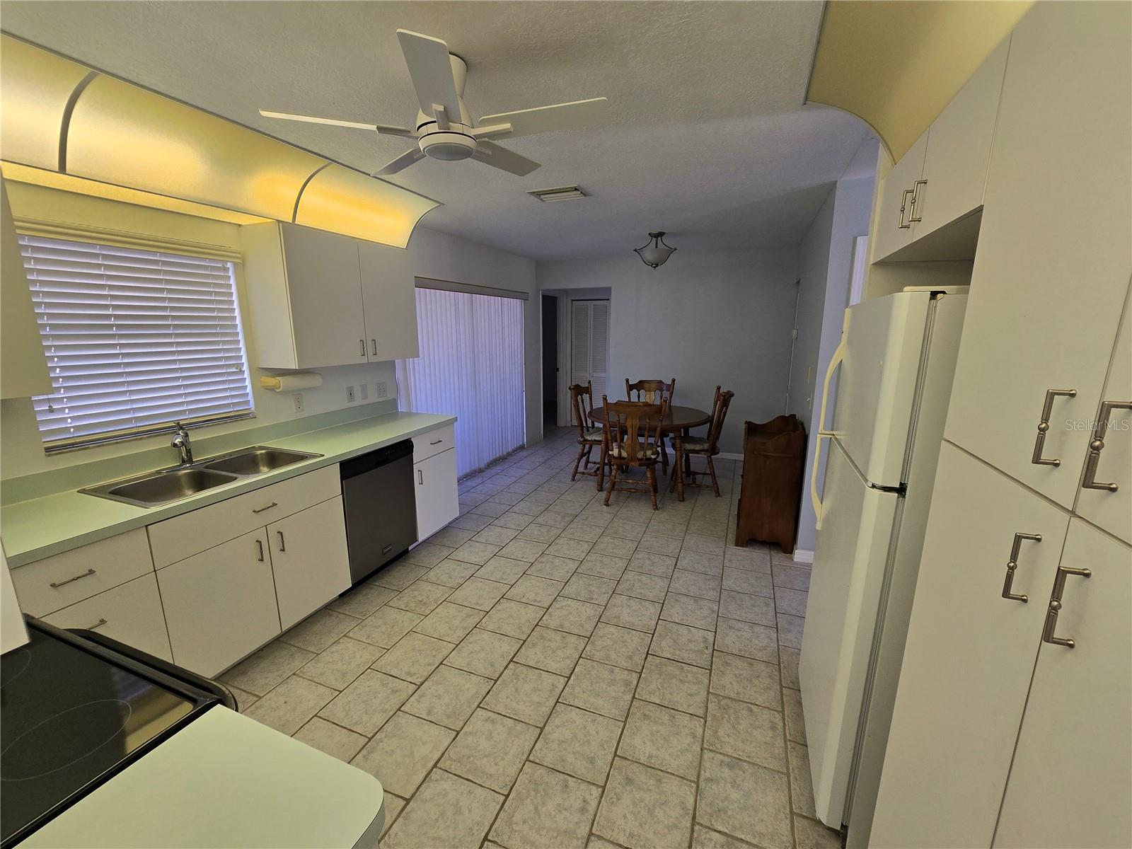 Image 4 of 27 For 4753 Salford Boulevard