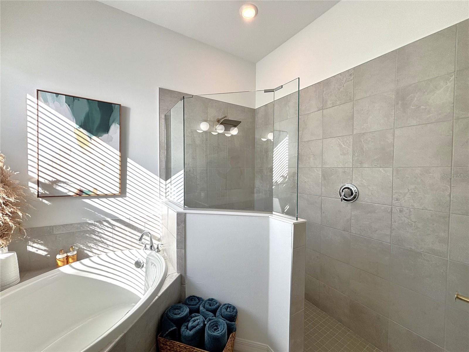 Image 14 of 46 For 17510 Jadestone Court 17510