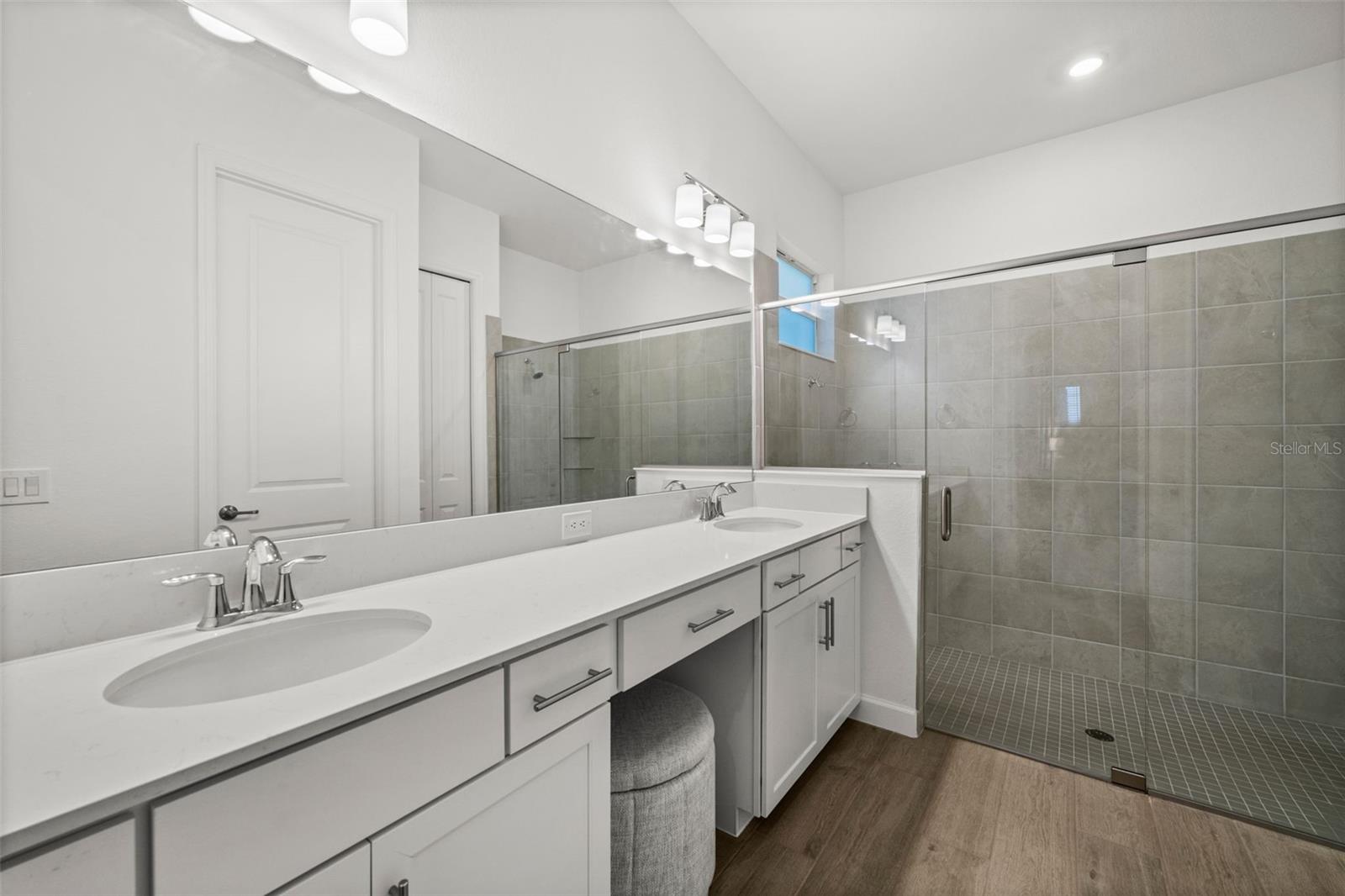 Image 17 of 47 For 15031 Pinehurst Lane