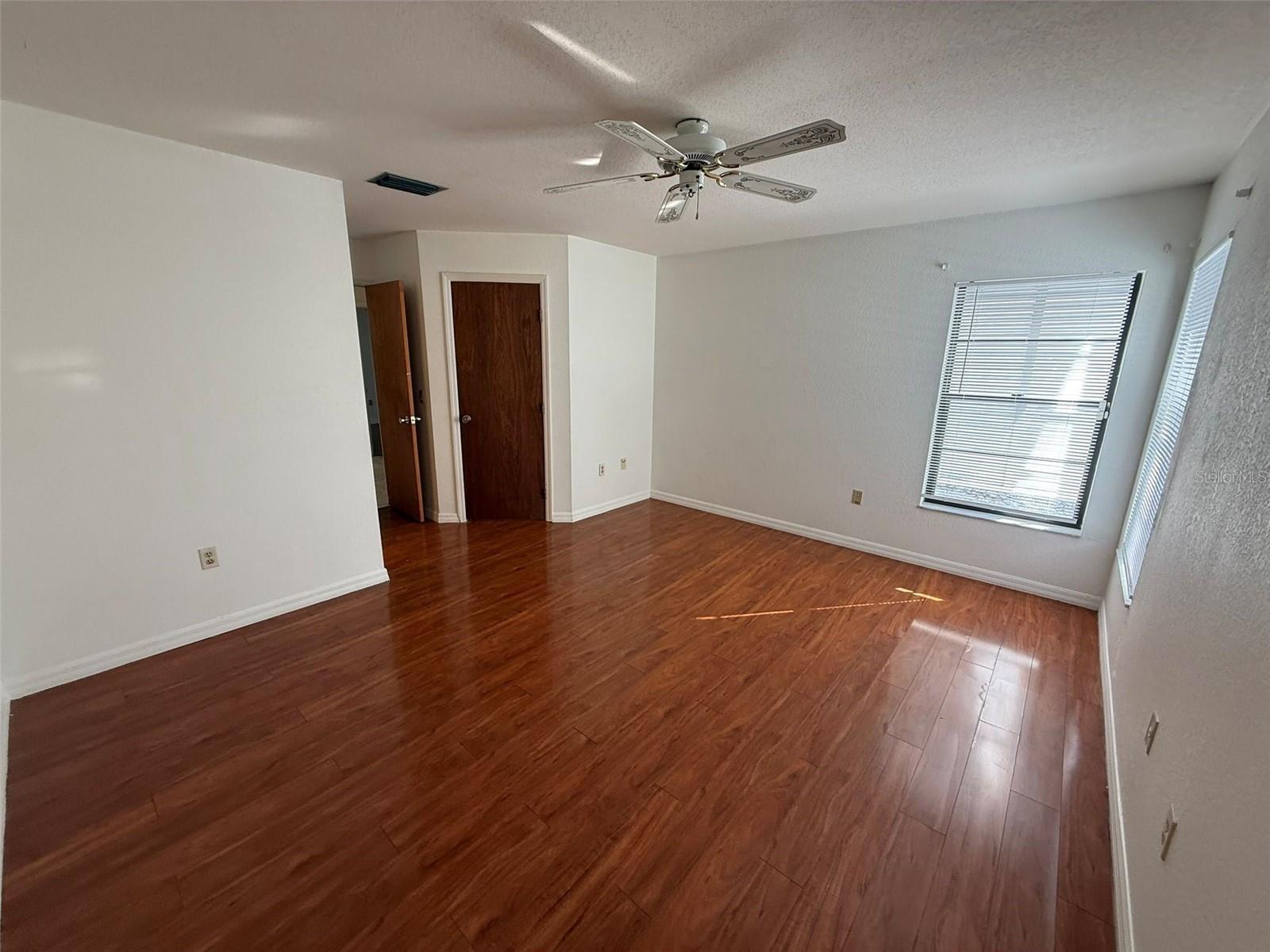 Image 13 of 22 For 26186 Northern Cross Road 1b