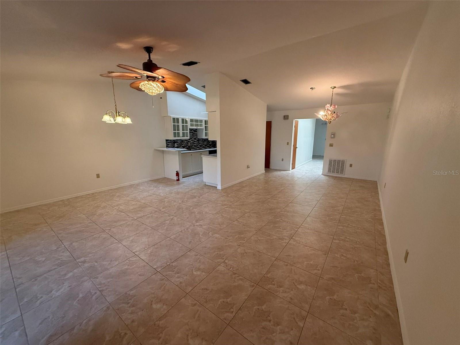 Image 5 of 22 For 26186 Northern Cross Road 1b