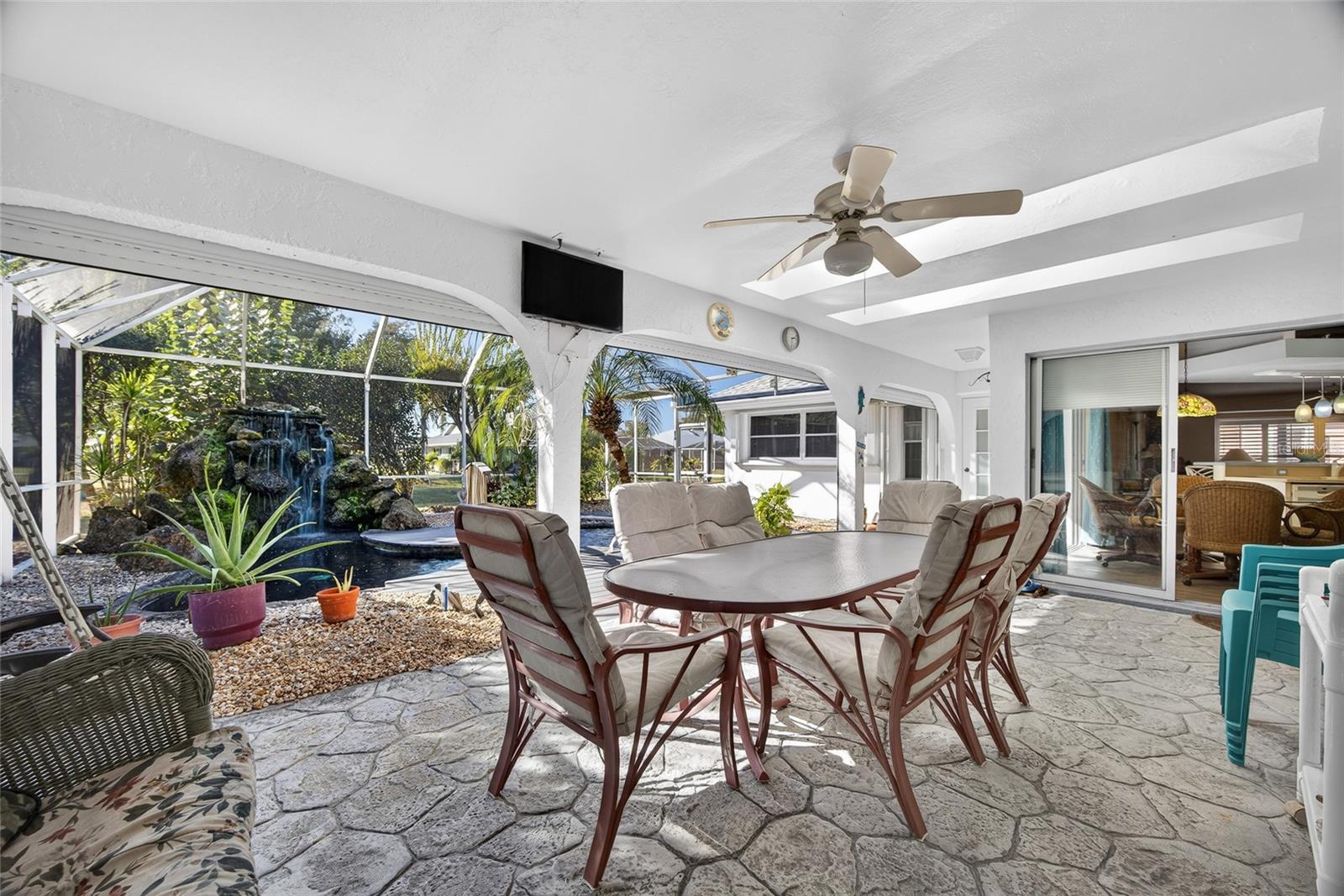 Listing photo id 18 for 1421 Rio De Janeiro Avenue